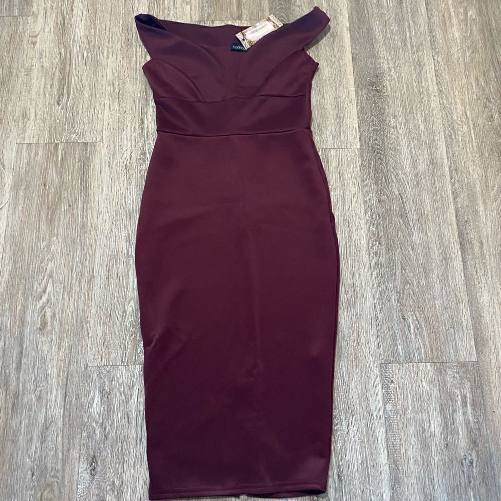 Boohoo  sweetheart off shoulder bodycon midi dress berry size 6 NWT